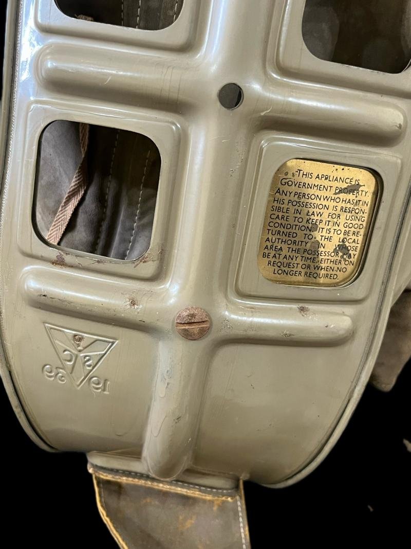 WW2 BRITISH BABY'S GAS MASK — image 7