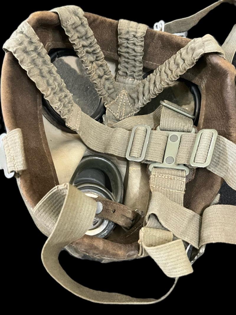 WW2 GERMAN GM30 GAS MASK WITH FILTER — image 4