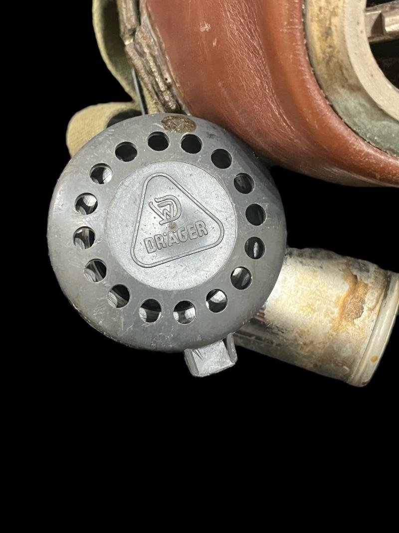 GERMAN DRAEGER LEDER-B GAS MASK — image 3