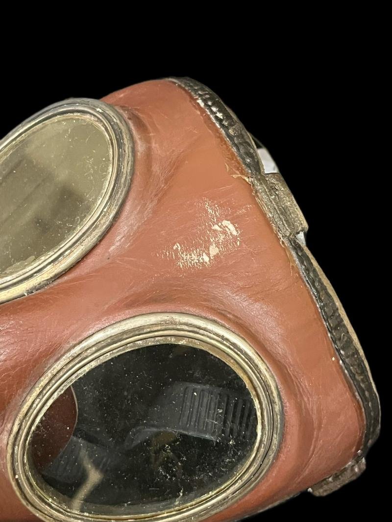 GERMAN DRAEGER LEDER-B GAS MASK — image 4