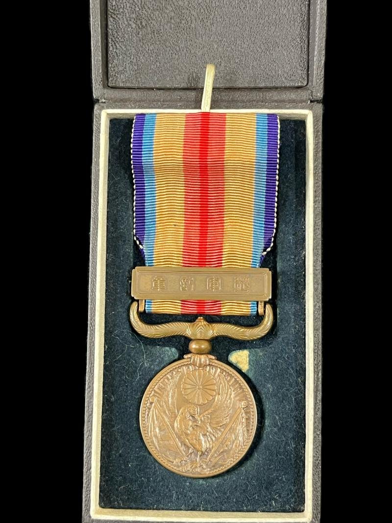 JAPANESE CHINA INCIDENT WAR MEDAL IN ITS BOX — image 3
