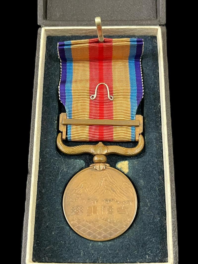 JAPANESE CHINA INCIDENT WAR MEDAL IN ITS BOX — image 4