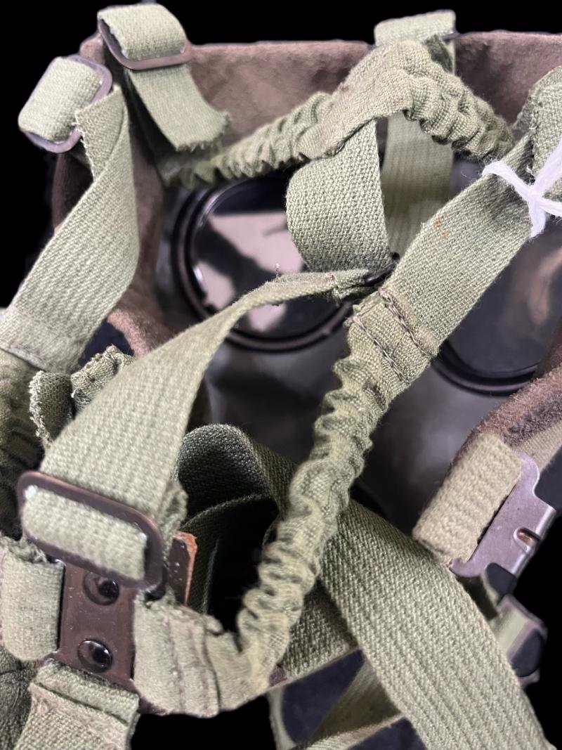 GERMAN AUER 744 GAS MASK — image 3