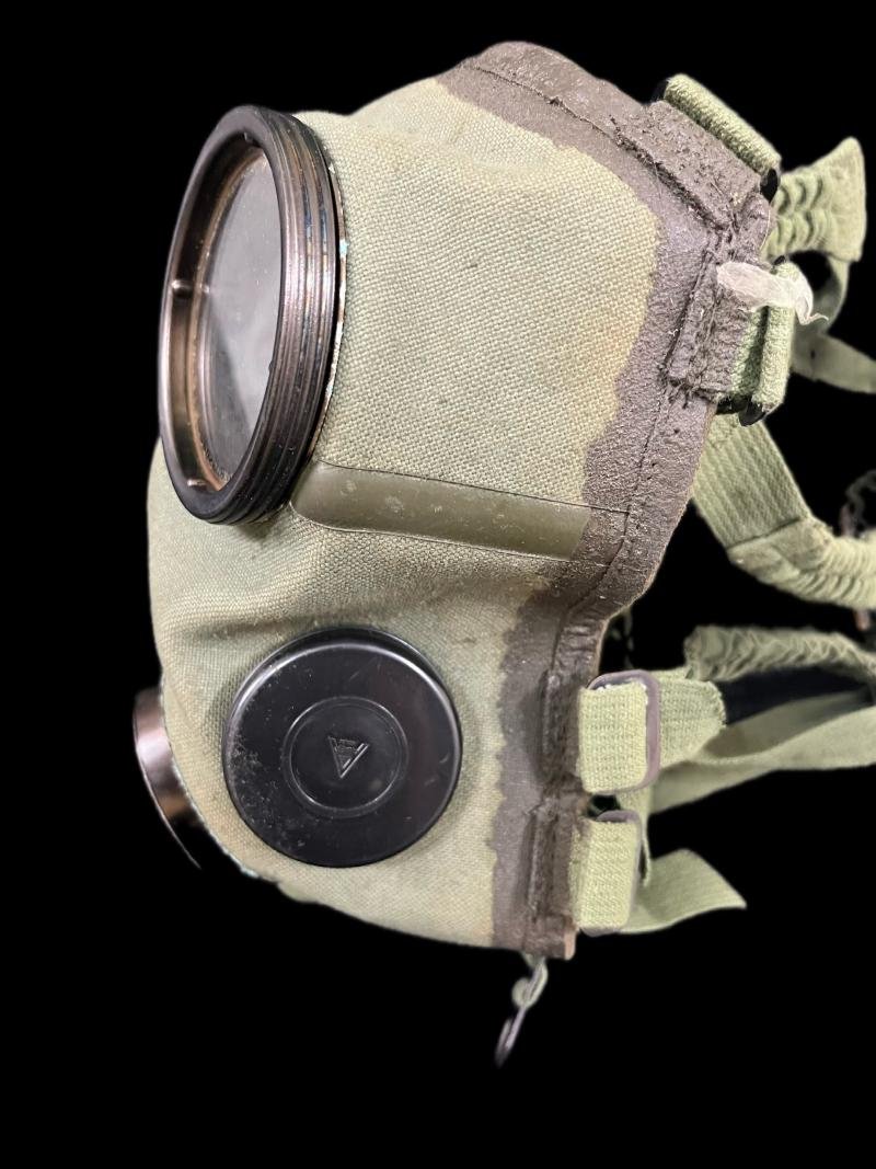 GERMAN AUER 744 GAS MASK — image 4