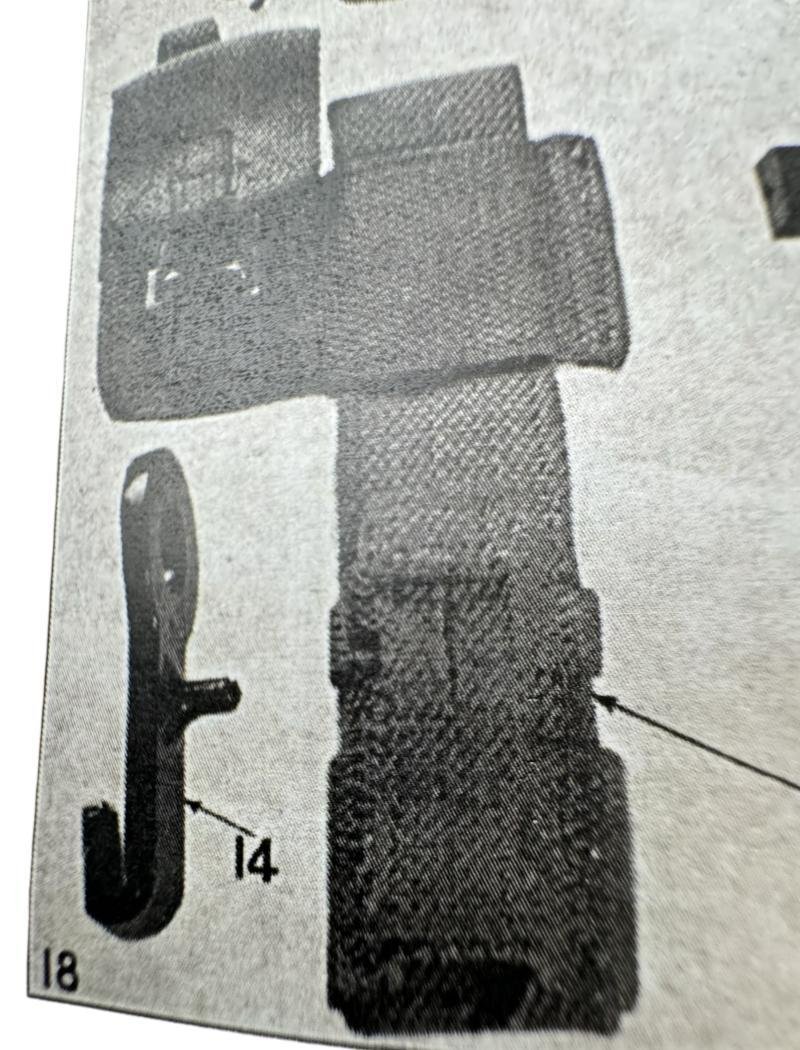 Extremely Rare British Airborne Bayonet Frog 1944 And Spike Bayonet - Nice Used Condition — image 6