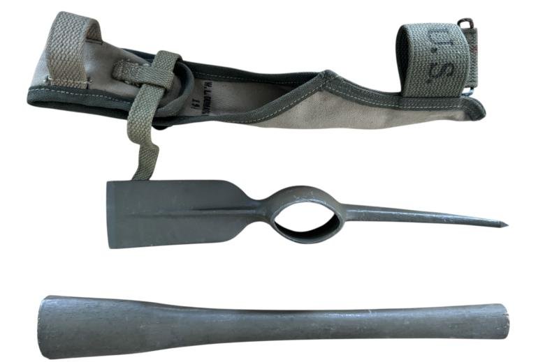 U.S. M1910 Pick-Mattock Intrenching And Carrier - Nice Used Condition — image 4