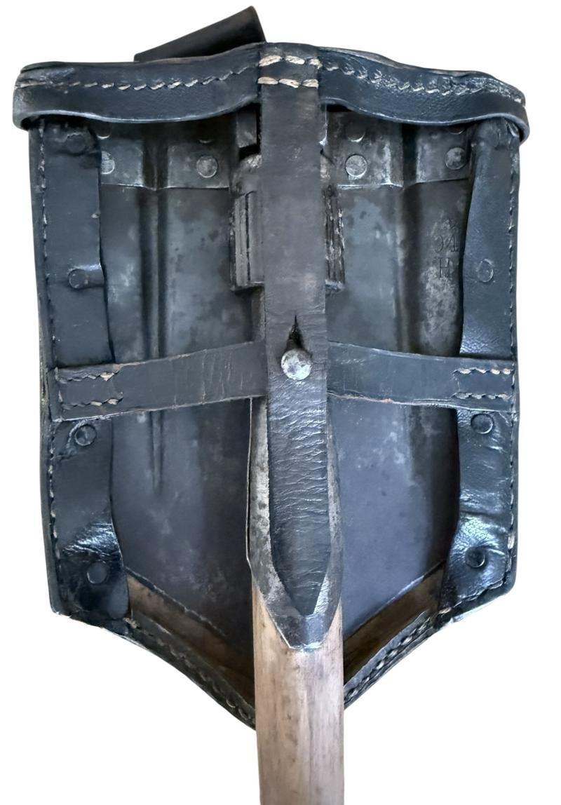 WH (Heer) Folding Intrenching Tool And Carrying Case 1941 - Nice Used Condition — image 3