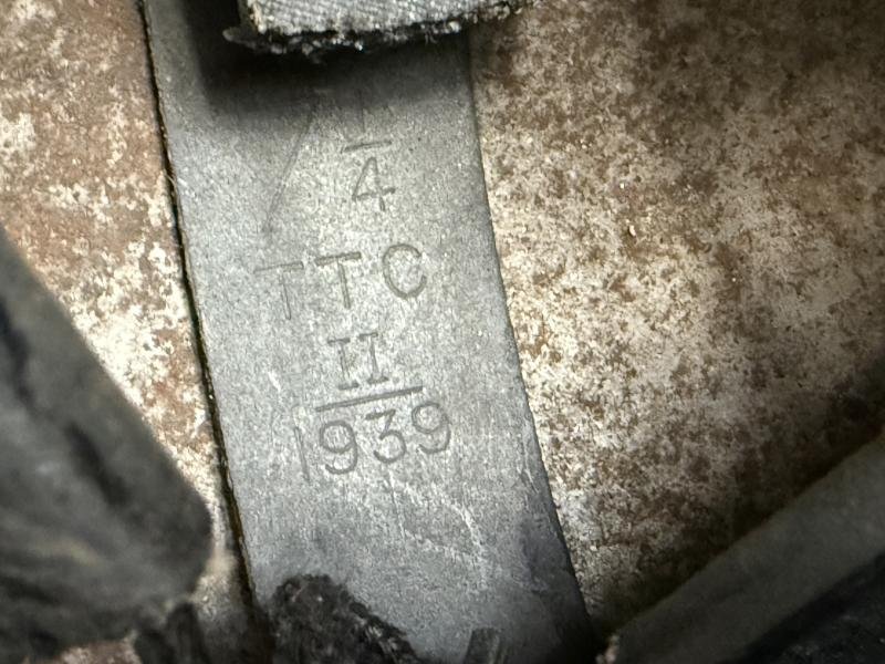 British Reconnaisance Marked Tommy Helmet 1939 - Nice Used Condition — image 10