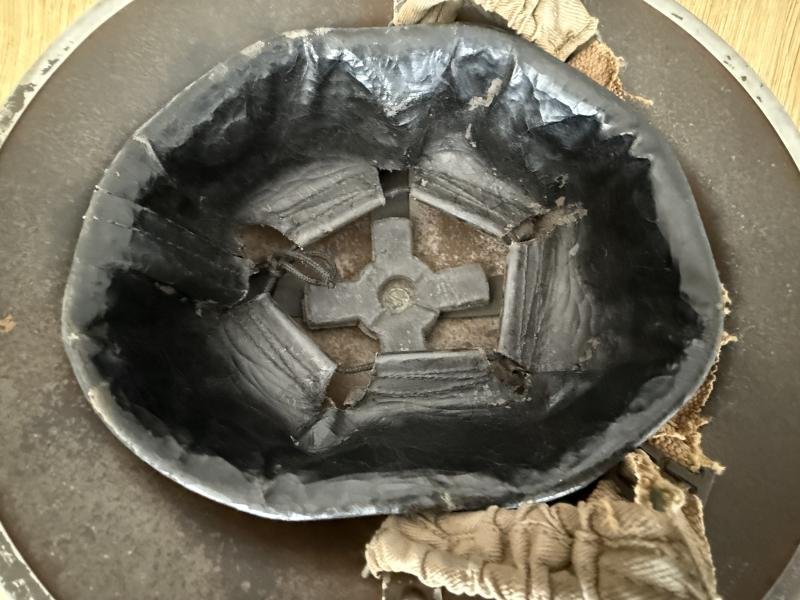 British Reconnaisance Marked Tommy Helmet 1939 - Nice Used Condition — image 11