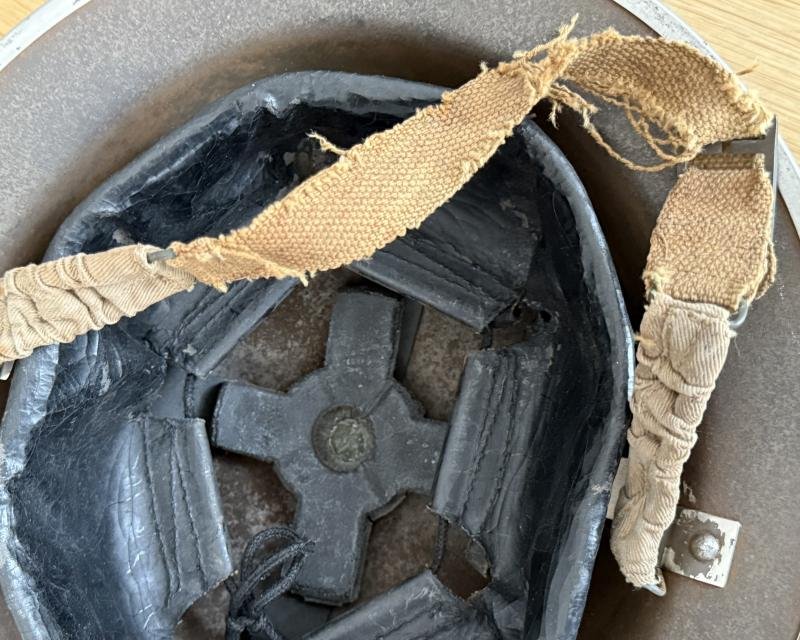 British Reconnaisance Marked Tommy Helmet 1939 - Nice Used Condition — image 12