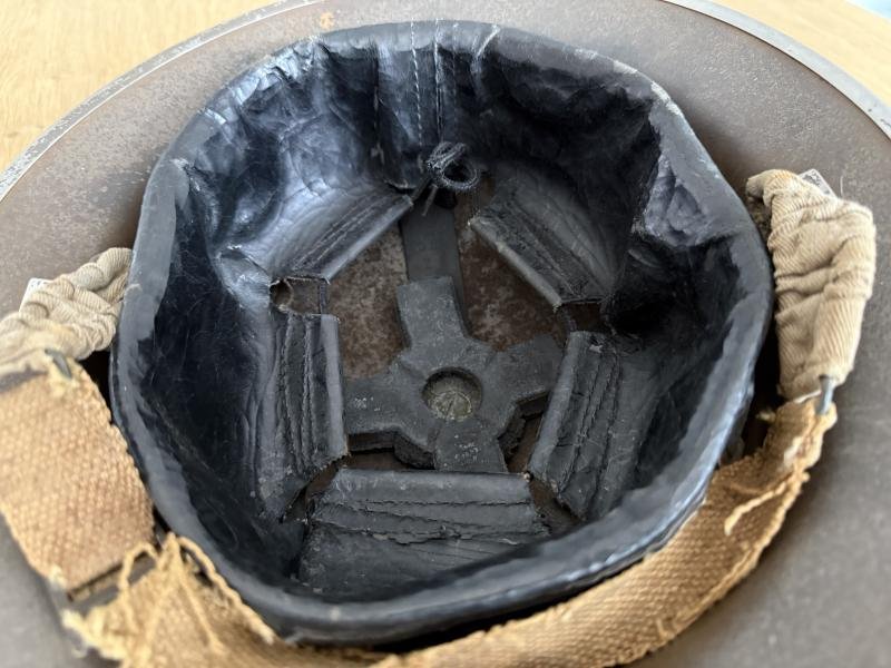 British Reconnaisance Marked Tommy Helmet 1939 - Nice Used Condition — image 9