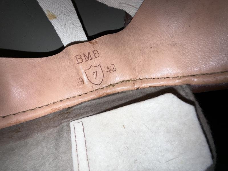 British Dispatch Riders i.e. Motorcyclist Helmet Size7 Dated 1942 -Unissued Condition — image 10