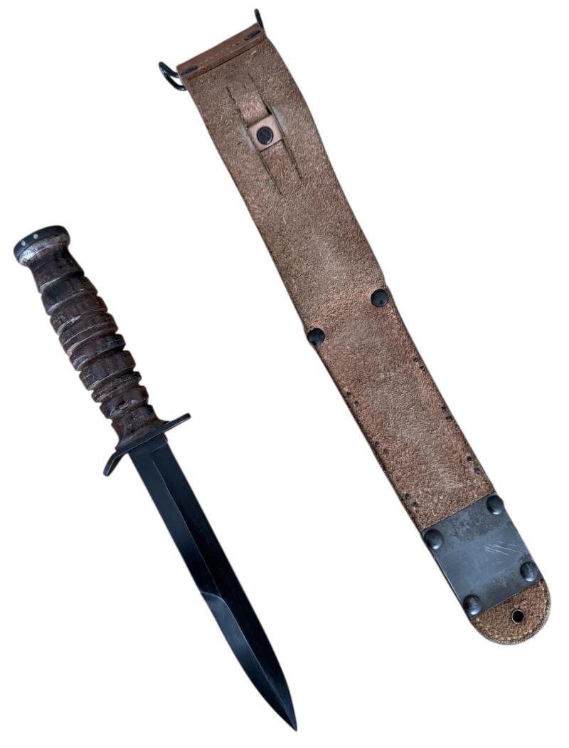 U.S. First Model M3 Trench Knife 'Camillus' 1943 With M6 Leather Scabbard - Nice Used Condition — image 2