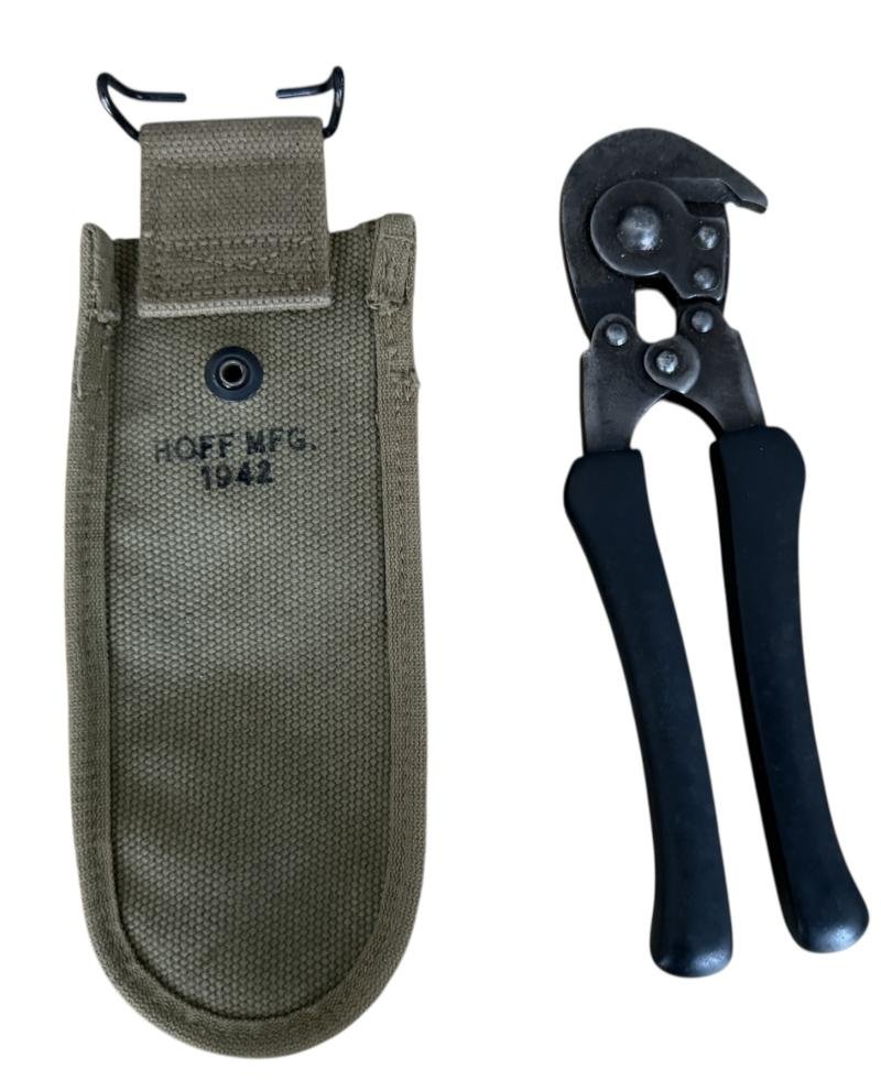 U.S. M1938 Wire Cutters And Carrier 1942 - Nice Used Condition — image 2