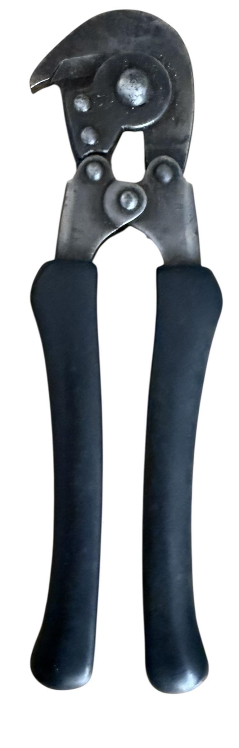 U.S. M1938 Wire Cutters And Carrier 1942 - Nice Used Condition — image 3