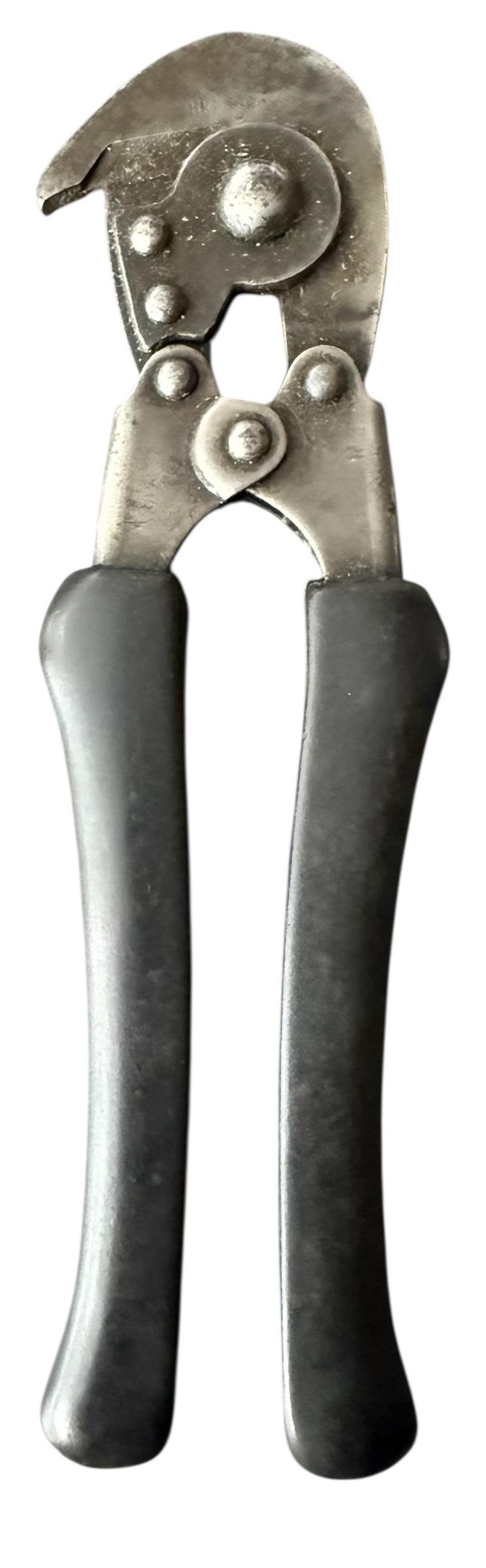 U.S. M1938 Wire Cutters And Carrier 1942 - Nice Used Condition — image 4