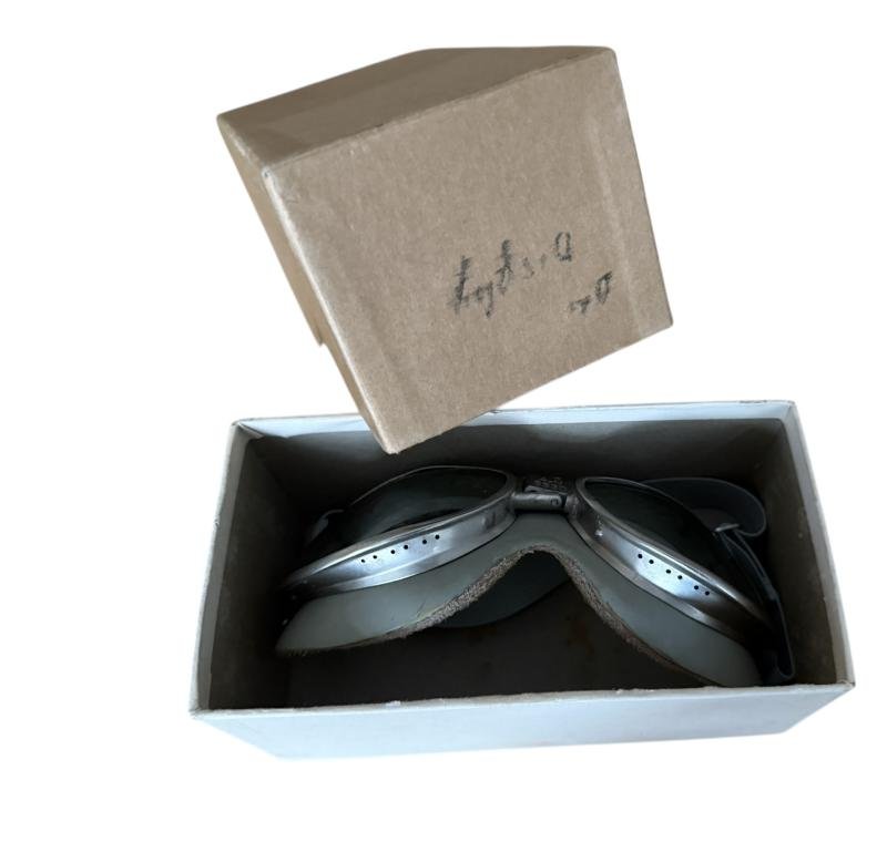 U.S. Air Force AN6530 Flying Goggles In Original Box - Unissued Condition — image 16