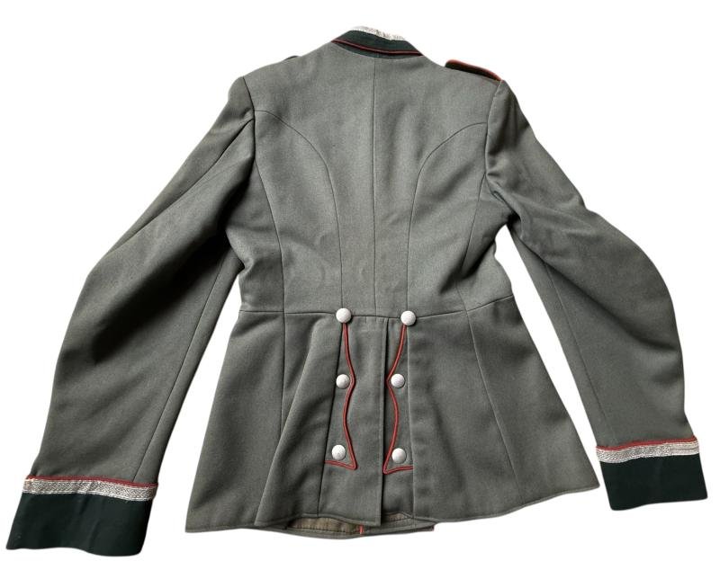 WH (Heer) Artillery M35 Dress Tunic (Wehrmacht Parade-Waffenrock) - Mint Condition — image 2