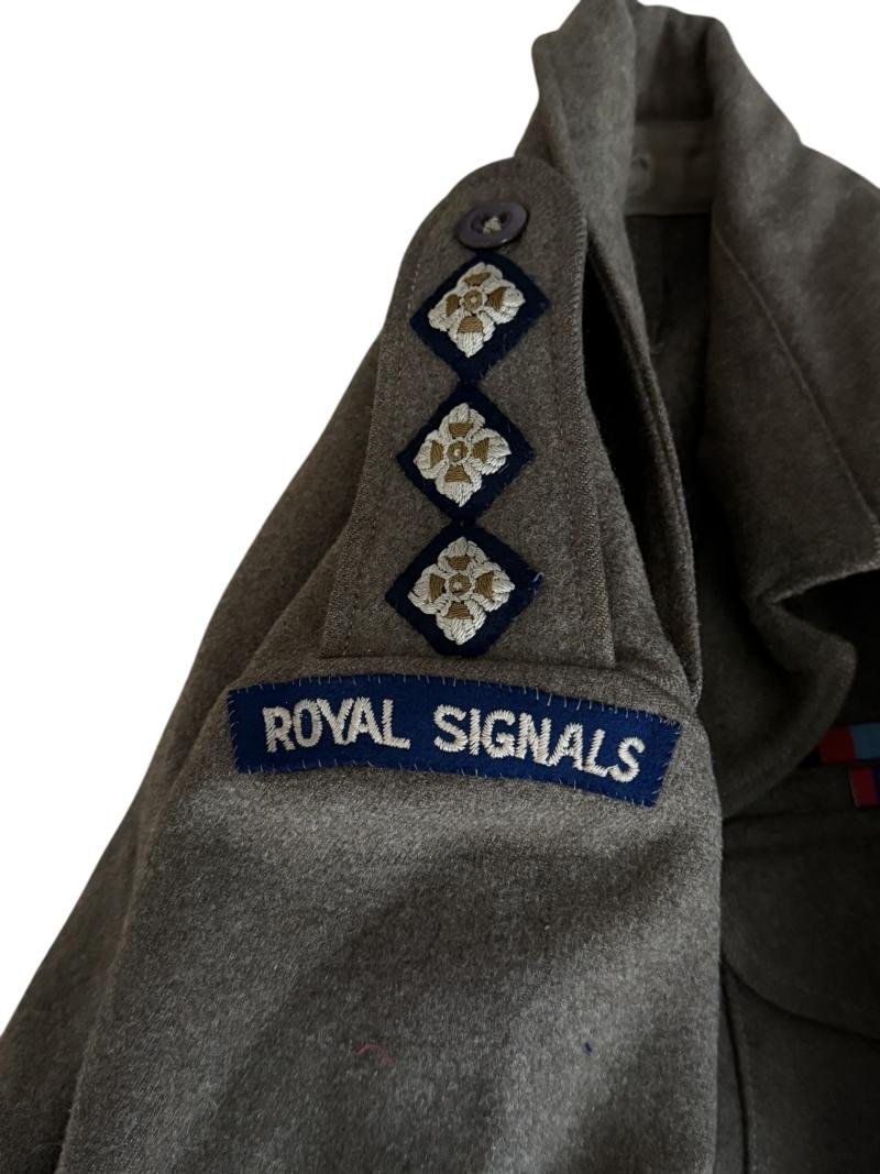 British Officers Battle Dress Mounted To A Royal Signals Captain - Nice Used Condition — image 3
