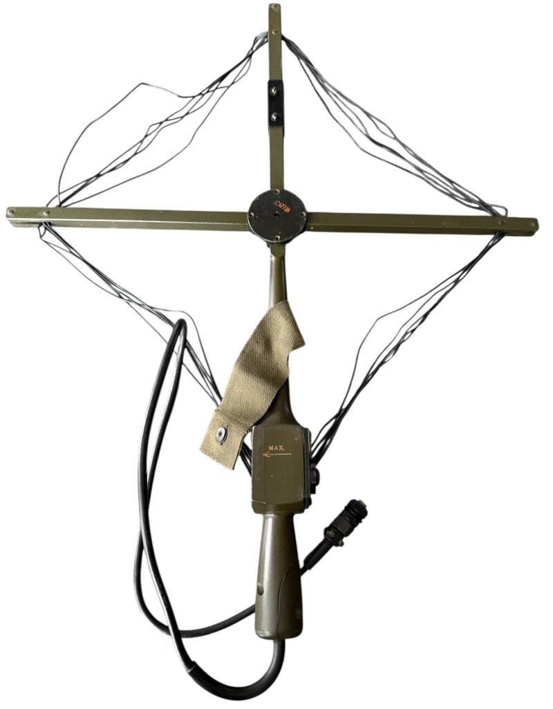 U.S. (Airborne) BC611 'Handie Talkie' With Paratrooper Signal Corps Homing Modification, Antenna and Carrying Case - Mint Condition — image 13