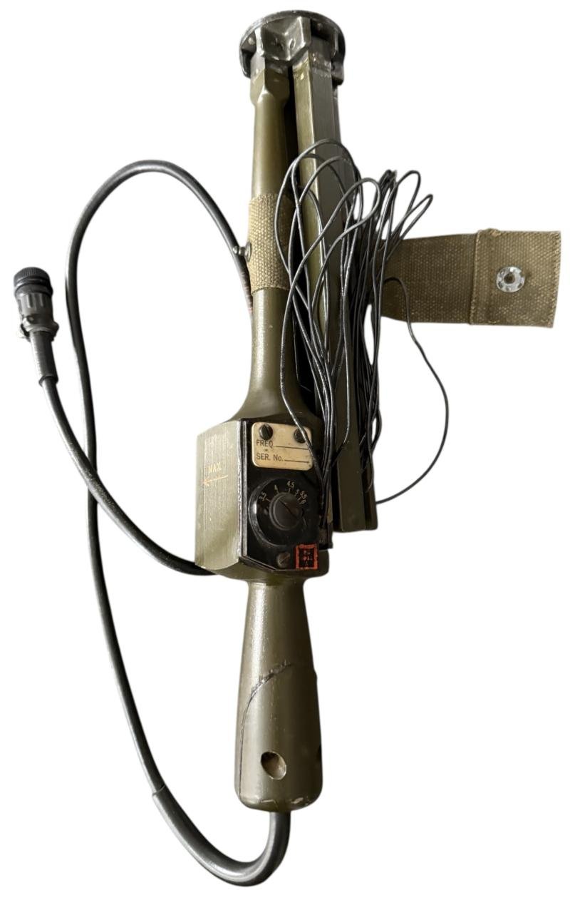 U.S. (Airborne) BC611 'Handie Talkie' With Paratrooper Signal Corps Homing Modification, Antenna and Carrying Case - Mint Condition — image 14
