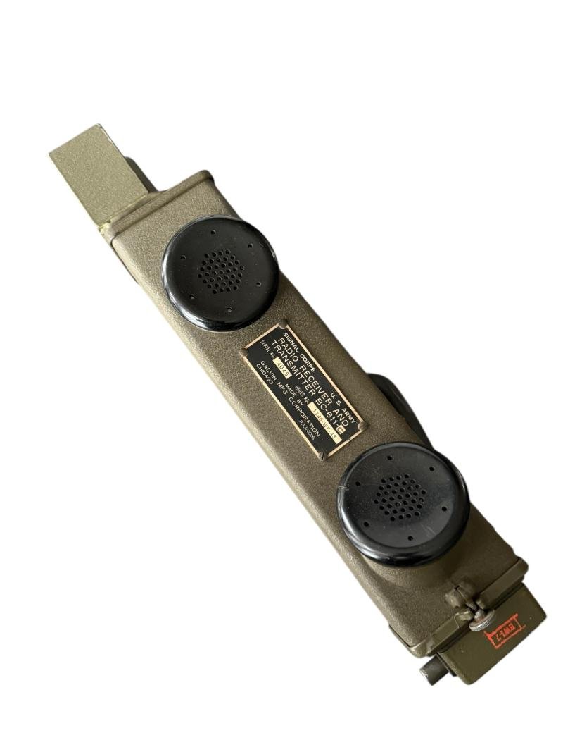U.S. (Airborne) BC611 'Handie Talkie' With Paratrooper Signal Corps Homing Modification, Antenna and Carrying Case - Mint Condition — image 2