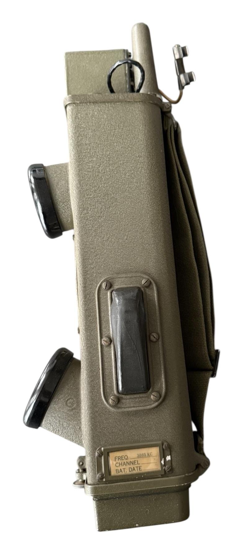 U.S. (Airborne) BC611 'Handie Talkie' With Paratrooper Signal Corps Homing Modification, Antenna and Carrying Case - Mint Condition — image 5