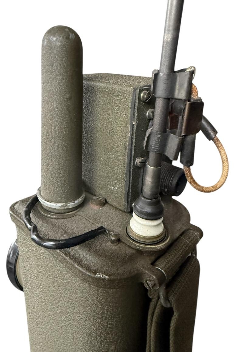 U.S. (Airborne) BC611 'Handie Talkie' With Paratrooper Signal Corps Homing Modification, Antenna and Carrying Case - Mint Condition — image 7