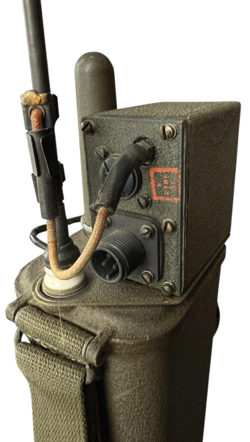 U.S. (Airborne) BC611 'Handie Talkie' With Paratrooper Signal Corps Homing Modification, Antenna and Carrying Case - Mint Condition — image 8