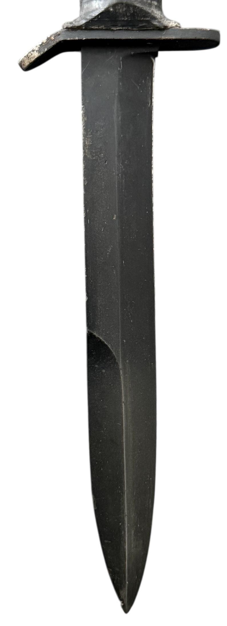 U.S. First Model M3 Trench Knife 'Camillus' 1943 With M6 Leather Scabbard - Nice Used Condition — image 6