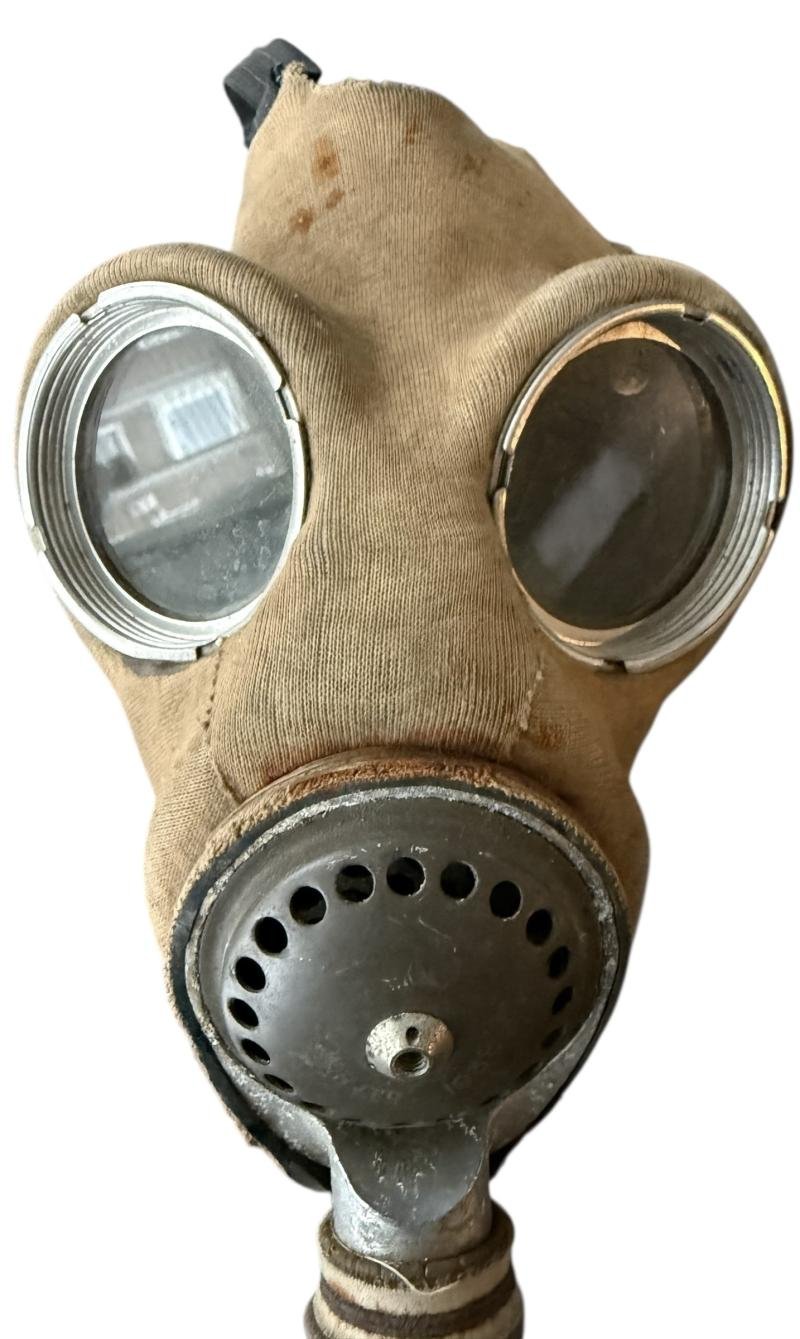 British 'B.E.F Issue (Dunkirk) MkIV Gas Mask With Rare EA Filter - Nice Used Condition — image 7