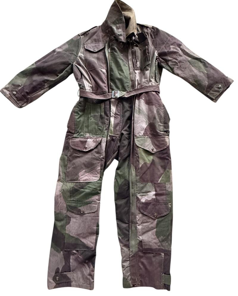 Rare 1945 Dated British Army Camouflage Tank Suit Sized - Stone Mint Condition — image 3