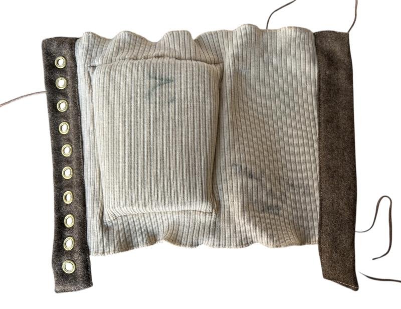 British (Airborne & SOE) Kneepads 1943 Dated - Nice Used Condition — image 4