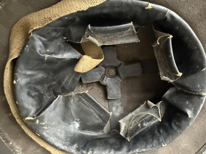 British MK II i.e. 'Tommy' Helmet 1942 - Nice Used Condition — image 8