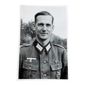 WWII German Portrait Photograph Oberleutnant EK1