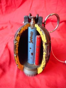 MILLS GRENADE, CUT AWAY VERSION, ( INERT )