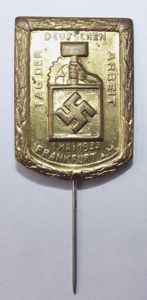 Tag Der Arbeit Event Badge/Tinnie. Frankfurt 1933.