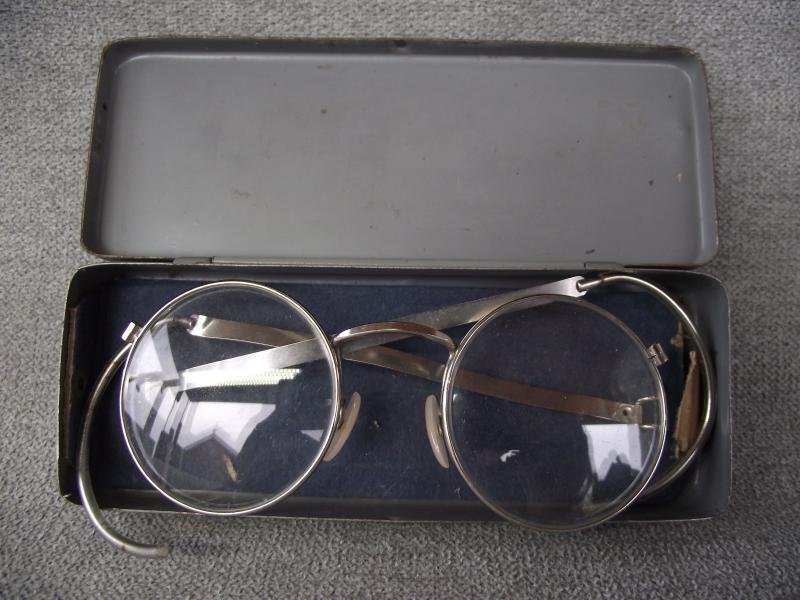 WW2 German Gas Mask Glasses. — image 3