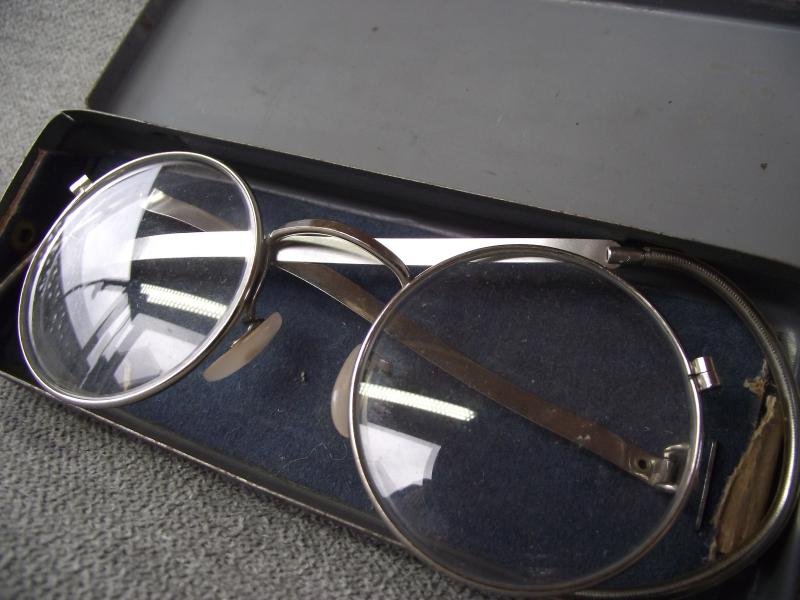 WW2 German Gas Mask Glasses. — image 4