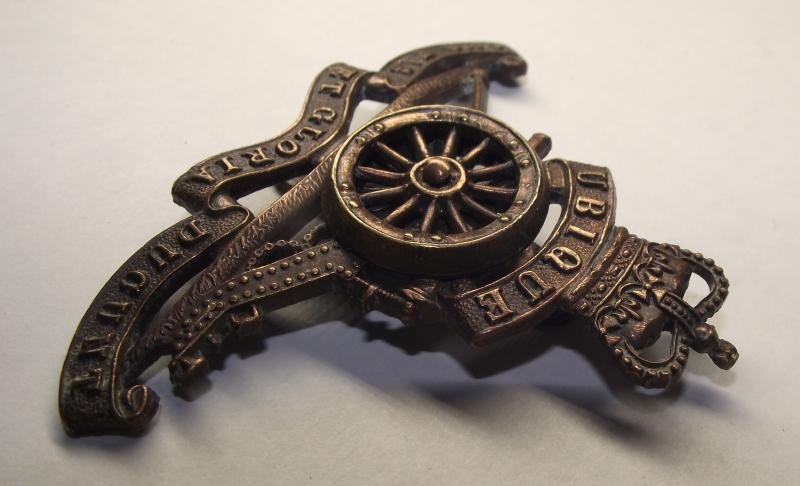 British Royal Artillery Officers Bronze Cap Badge. — image 2