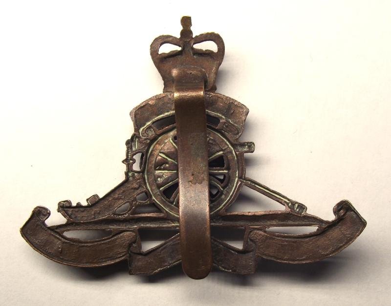 British Royal Artillery Officers Bronze Cap Badge. — image 3