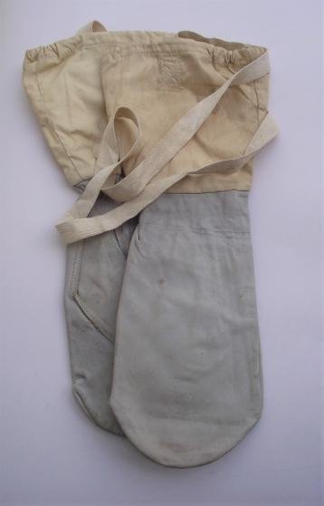 PRICE REDUCED. 1943 Dated British Winter Gloves. — image 2