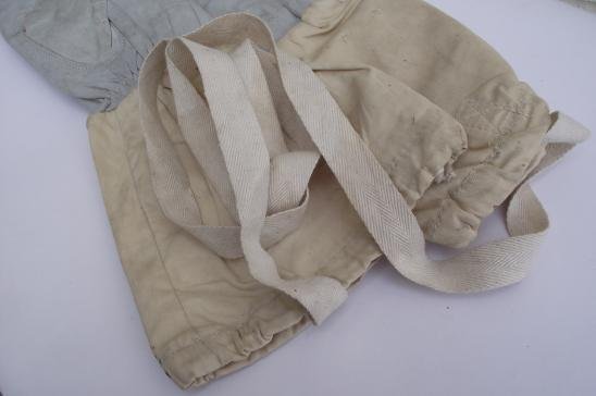 PRICE REDUCED. 1943 Dated British Winter Gloves. — image 3