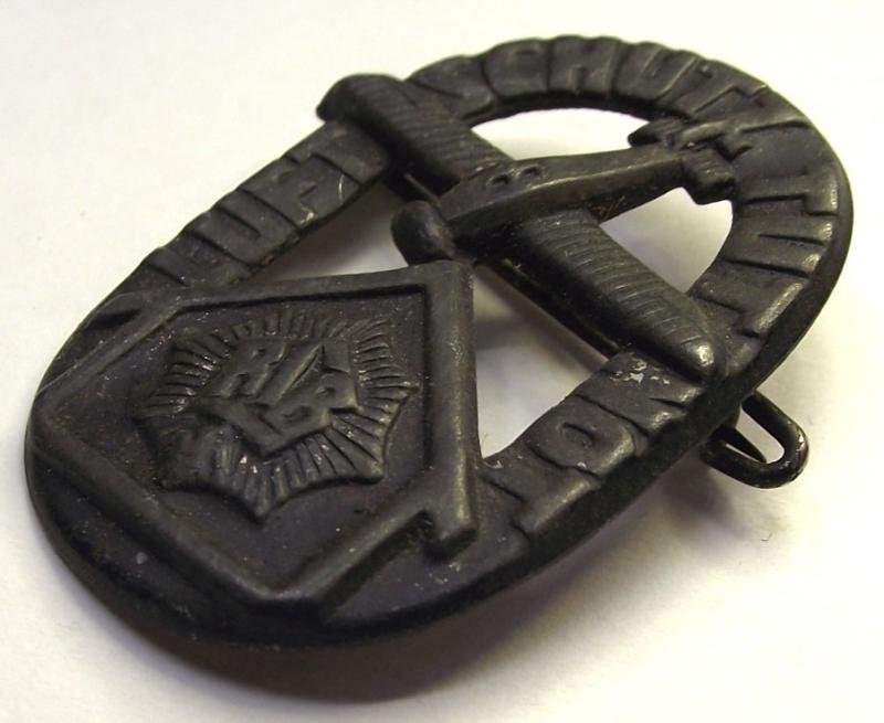RLB Event Badge/Tinnie. Luftschutze Tut Not. — image 2