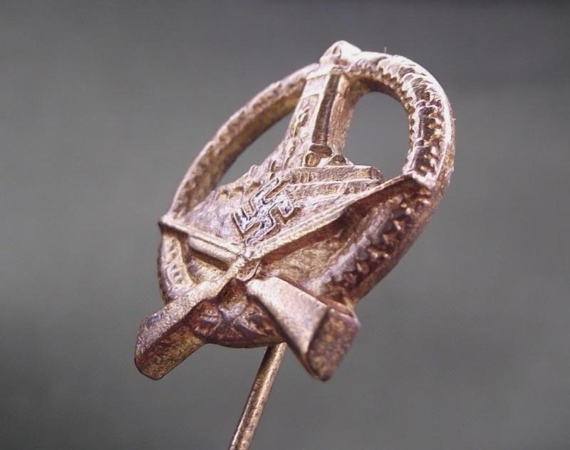 WW2 German Stick Pin. Kyfhausserbund Gold Grade Shooting Award. — image 3