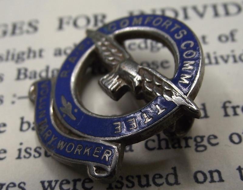 Royal Air Force Comforts Committee Voluntary Workers Badge. — image 5