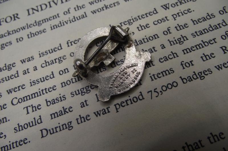 Royal Air Force Comforts Committee Voluntary Workers Badge. — image 7