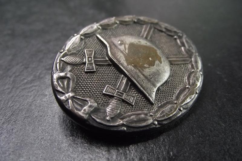 Denazified Silver Wound Badge. 1957 Pattern. — image 2