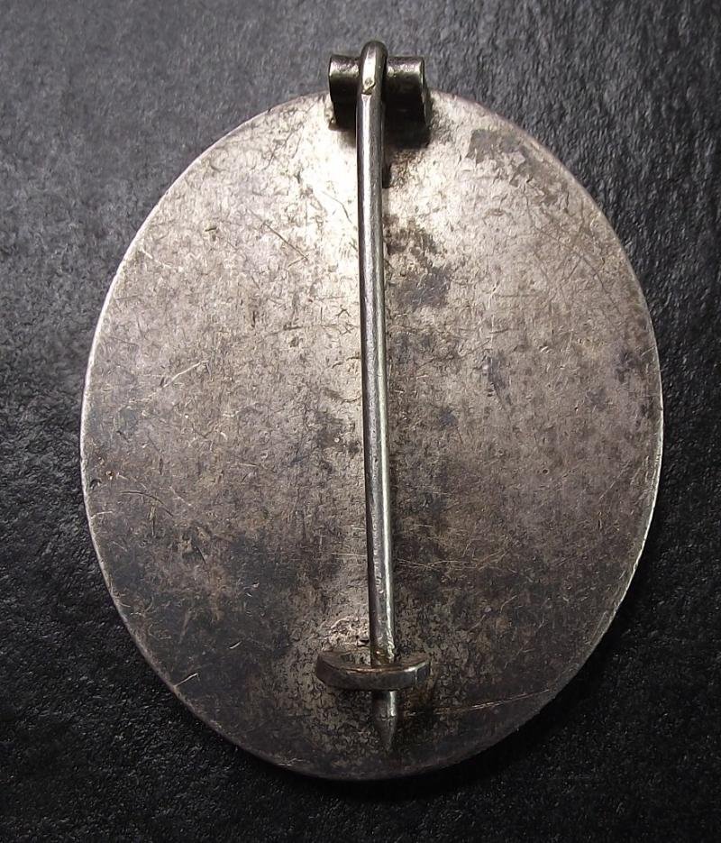 Denazified Silver Wound Badge. 1957 Pattern. — image 3