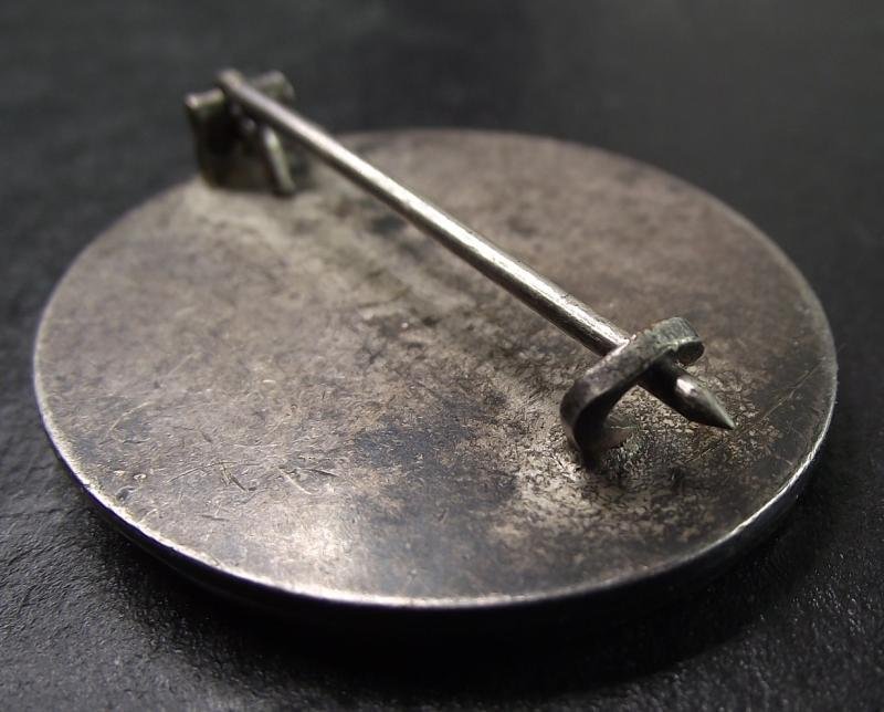 Denazified Silver Wound Badge. 1957 Pattern. — image 4